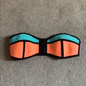 Triangl bikini top
